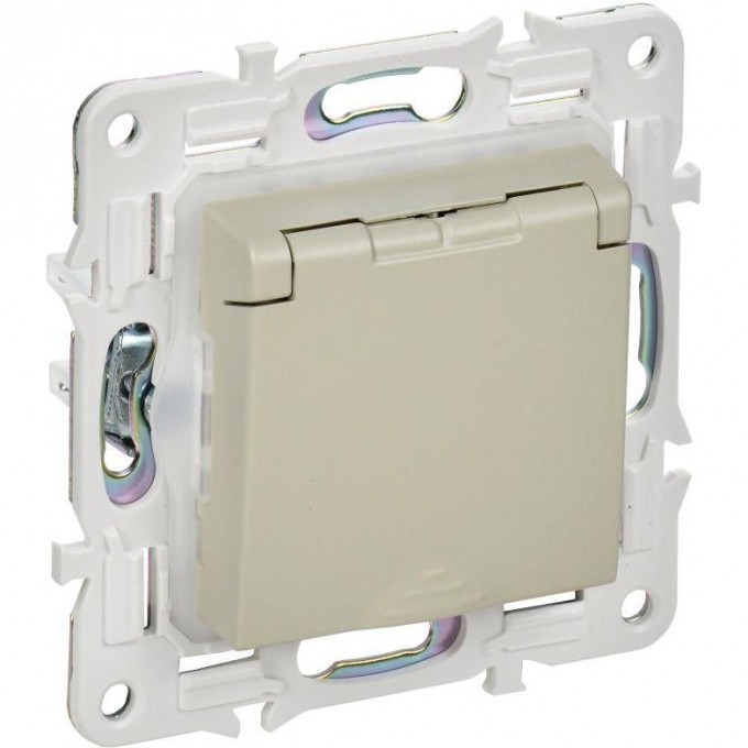 Розетка 1-постовая IEK SKANDY SK-R11B 16А IP44 с заземлением/защитные шторки, с крышкой, бежевый SK-R16-16-44-K10